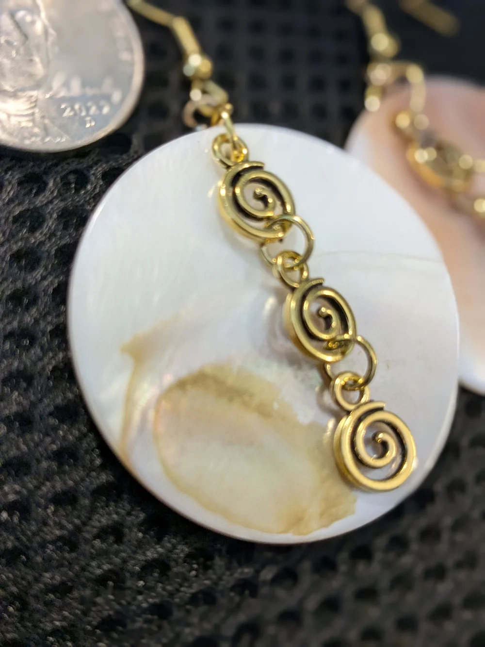 Gold Spiral Chain Beige Freshwater Shell Drop Earrings - Picture 5 of 6